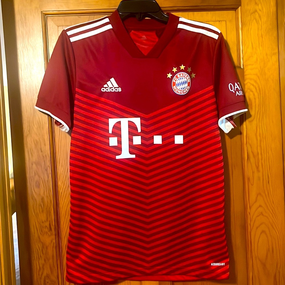 ⚽️FC Bayern Munchen Soccer Jersey, Men’s Size S.